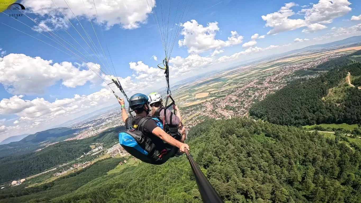 Zbor cu parapanta 8-15 minute în Bunloc, Brașov