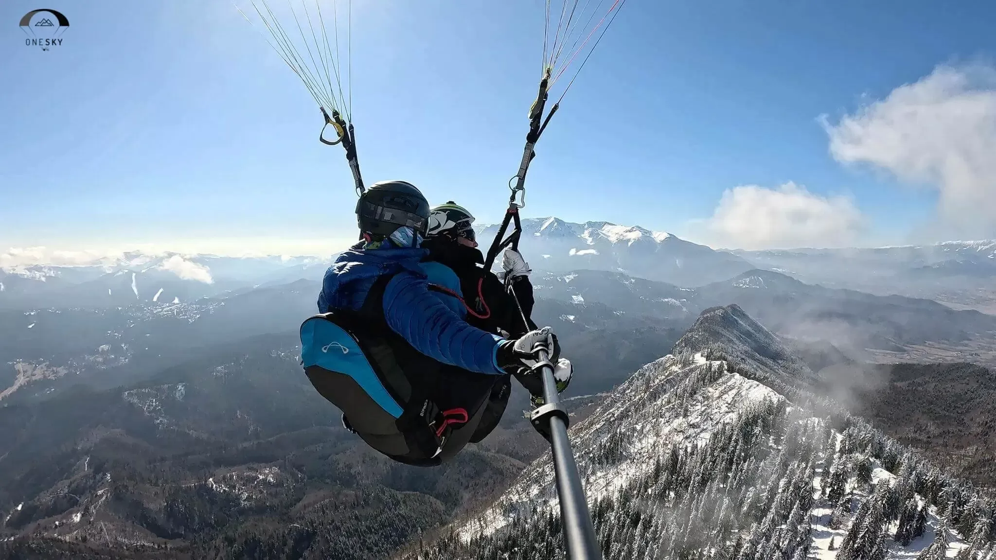 Zbor cu parapanta 10-15 minute în Poiana Brașov