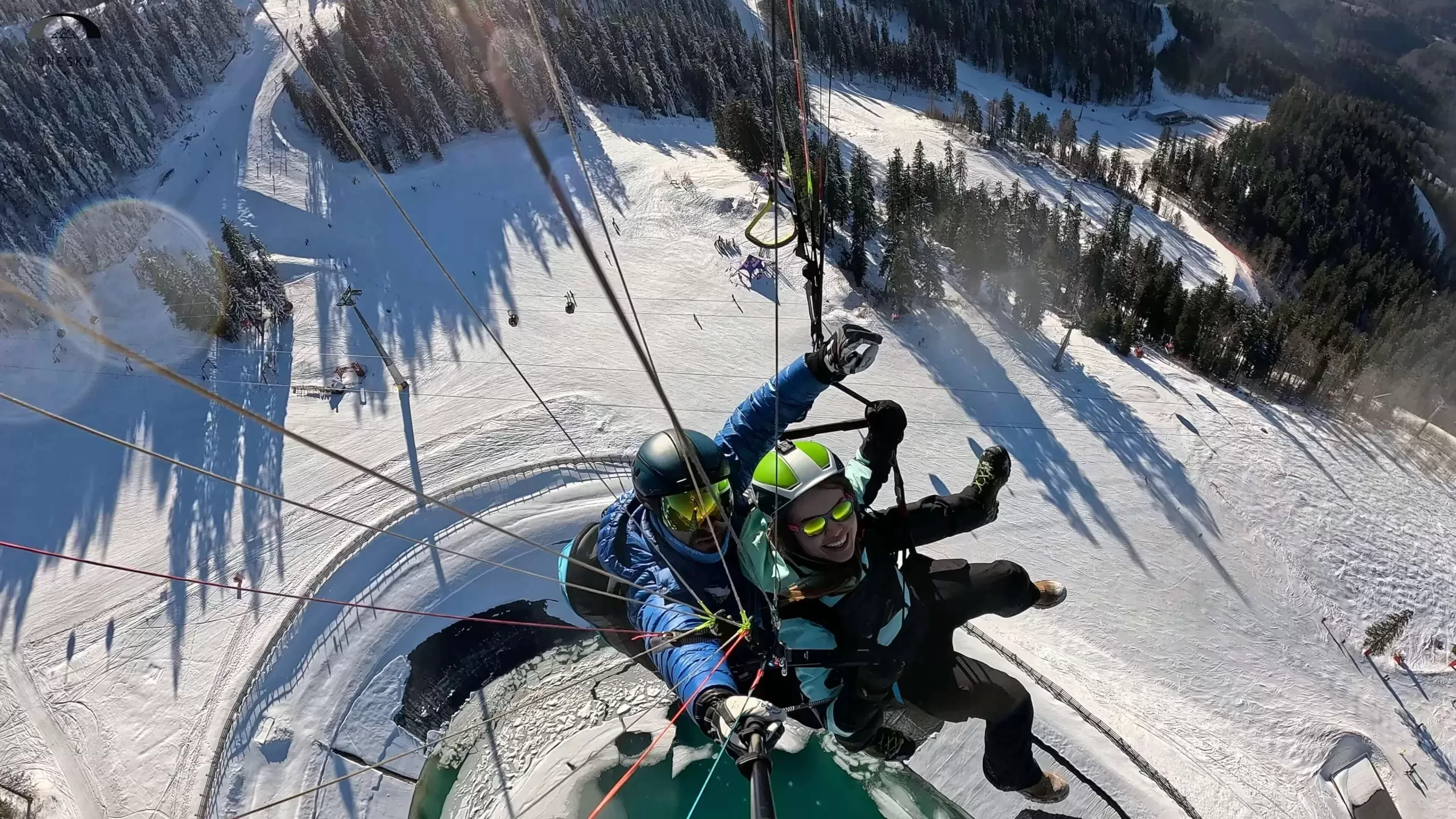 Zbor cu parapanta 10-15 minute în Poiana Brașov
