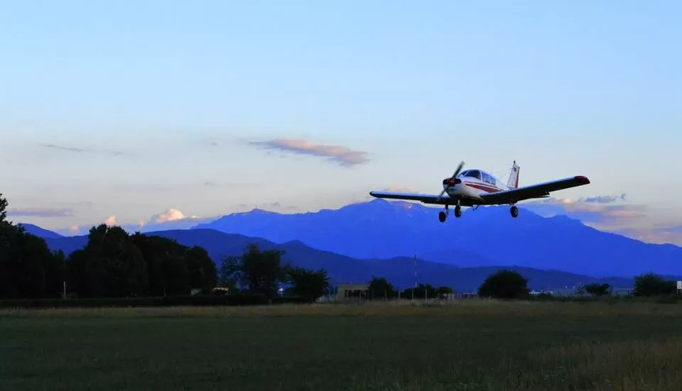 Zbor cu avionul peste Brașov, Tâmpa, Poiana Brașov și Râșnov - 30 minute - 2-3 persoane