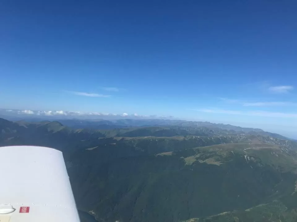 Zbor cu avionul peste Brașov, Tâmpa, Poiana Brașov și Râșnov - 30 minute - 2-3 persoane