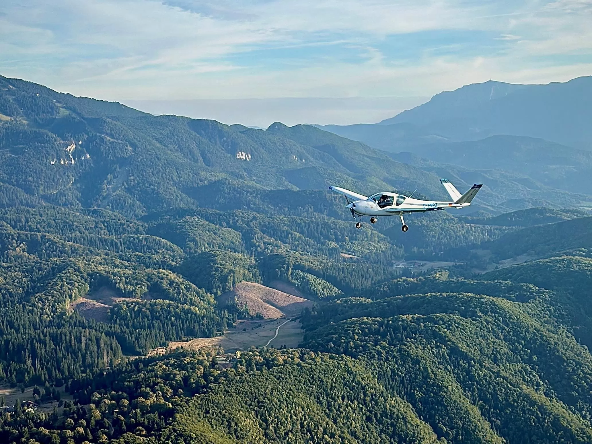 Zbor cu avionul peste Brașov, Poiana Brașov, Râșnov și Castelul Bran - 40 minute - 1 persoană