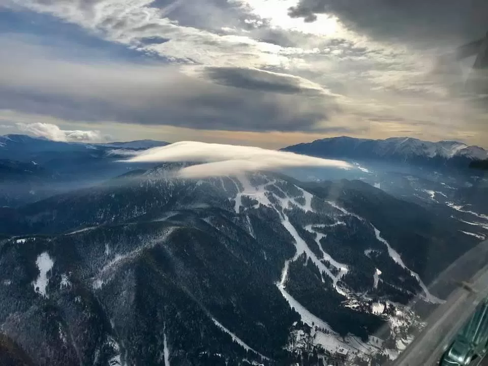 Zbor cu avionul peste Brașov, Râșnov, Castelul Bran și Munții Bucegi - 60 minute - 1 persoană