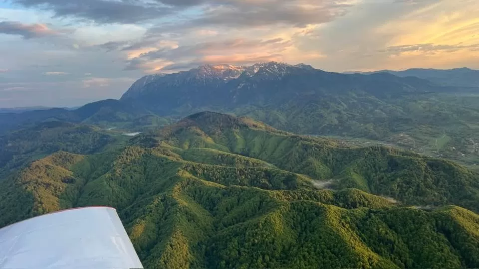 Zbor cu avionul peste Brașov, Râșnov, Castelul Bran și Munții Bucegi - 60 minute - 2-3 persoane