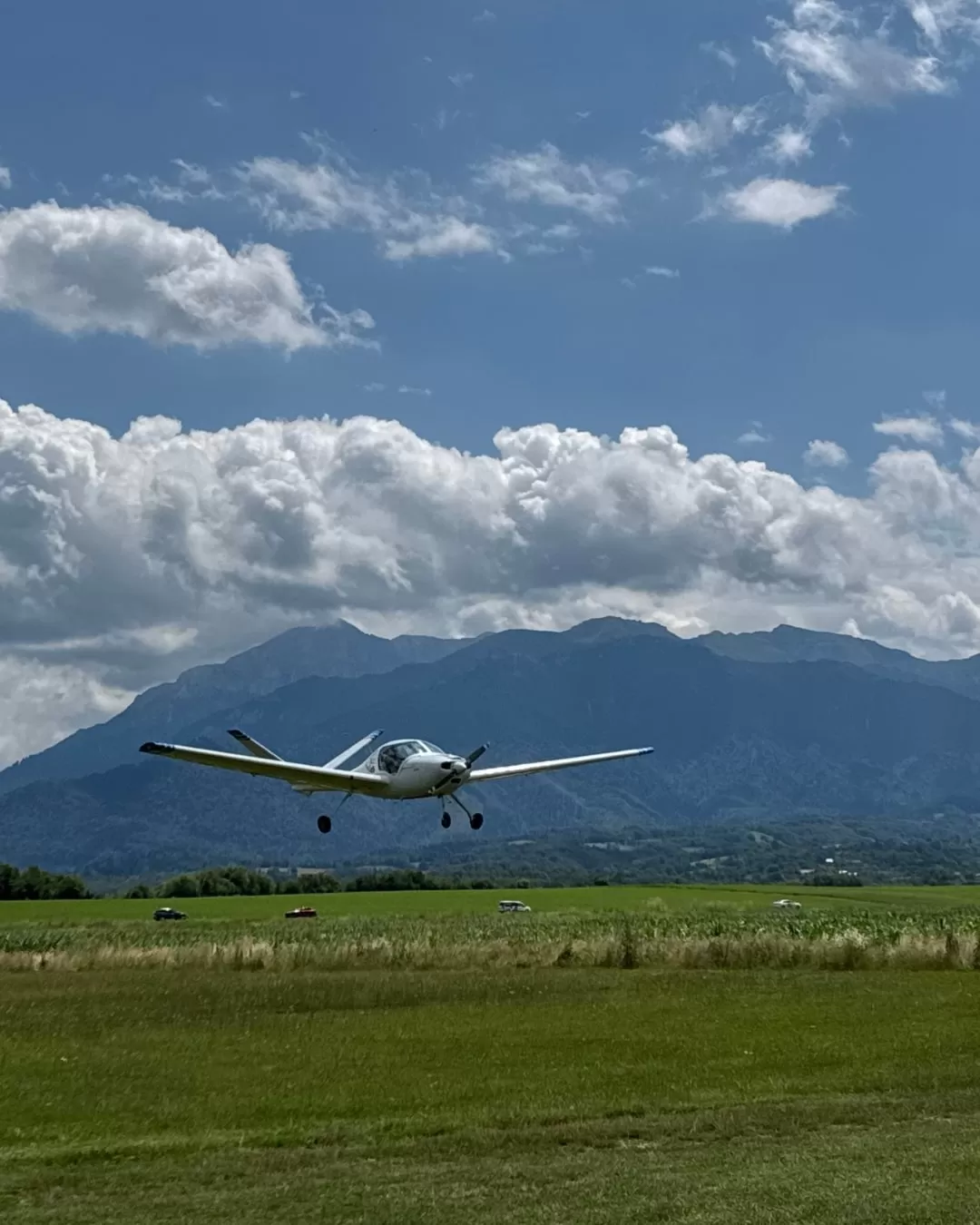 Zbor cu avionul peste Munții Ciucaș, Bucegi și Sinaia - 75 minute - 1-3 persoane