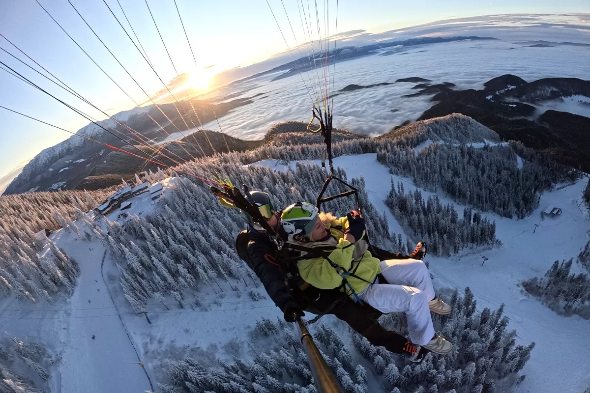 Zbor tandem cu parapanta 20-30 minute în Poiana Brașov