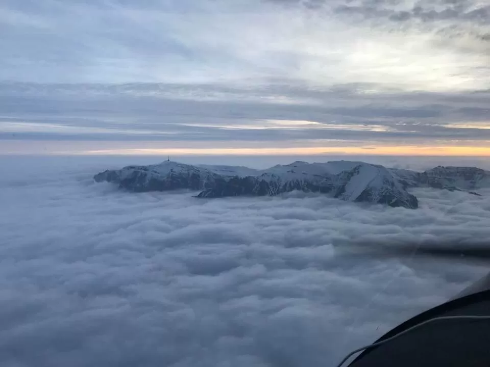 Zbor cu avionul peste Brașov, Râșnov, Castelul Bran și Munții Bucegi - 60 minute