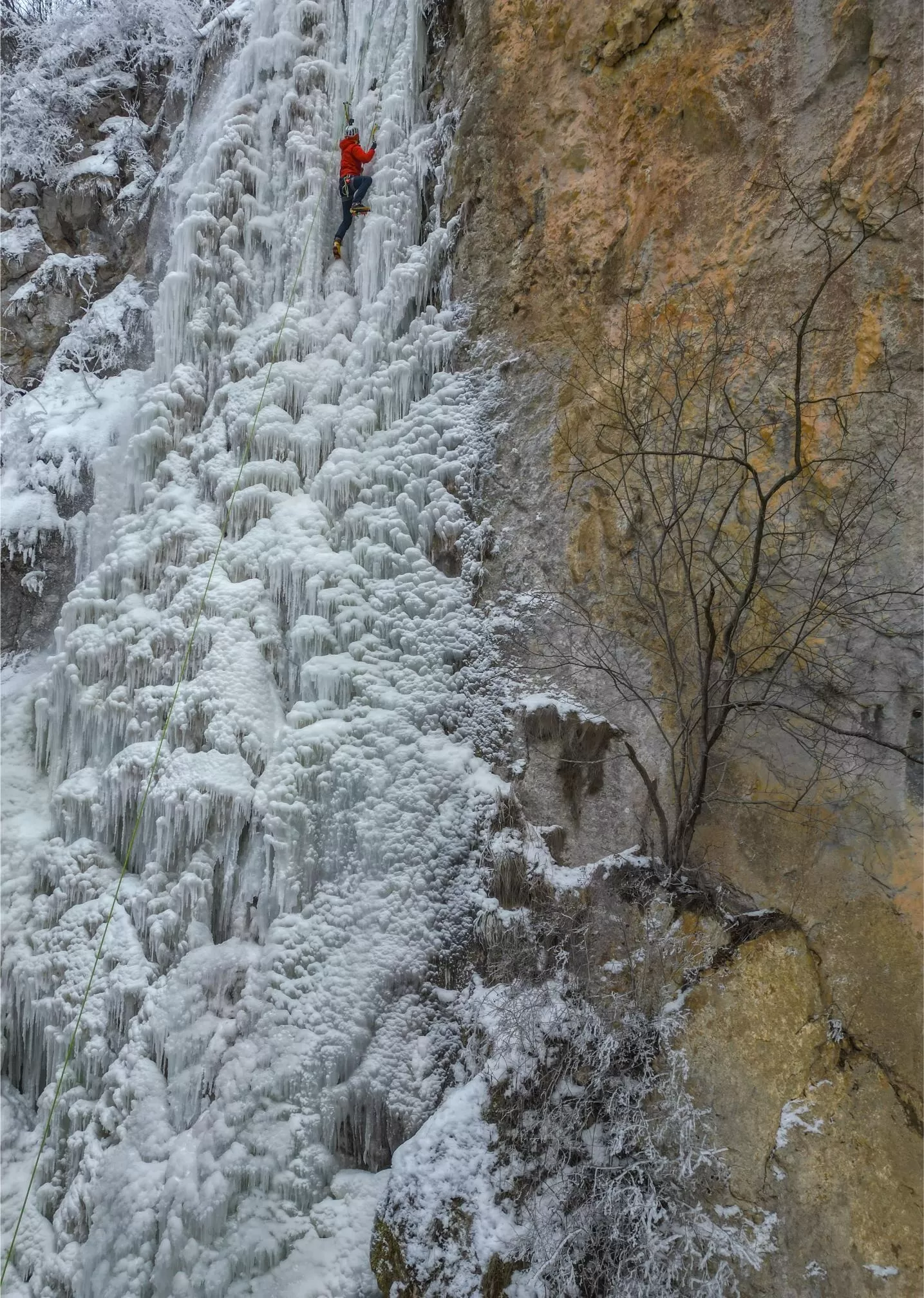 Weekend intensiv de cățărare pe cascade înghețate în Cheile Bicazului, Bucegi sau Făgăraș cu Willy Portik