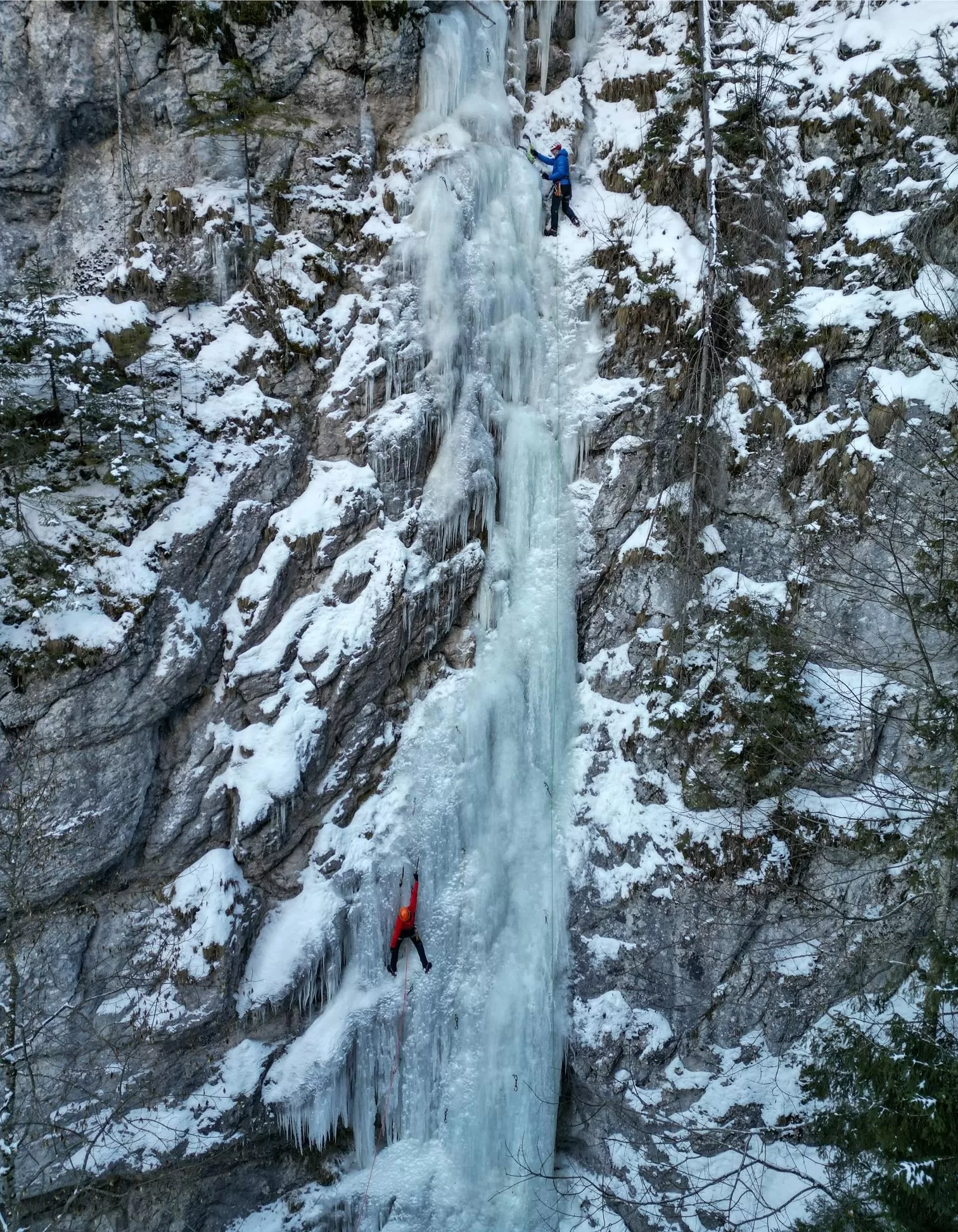 Weekend intensiv de cățărare pe cascade înghețate în Cheile Bicazului, Bucegi sau Făgăraș cu Willy Portik