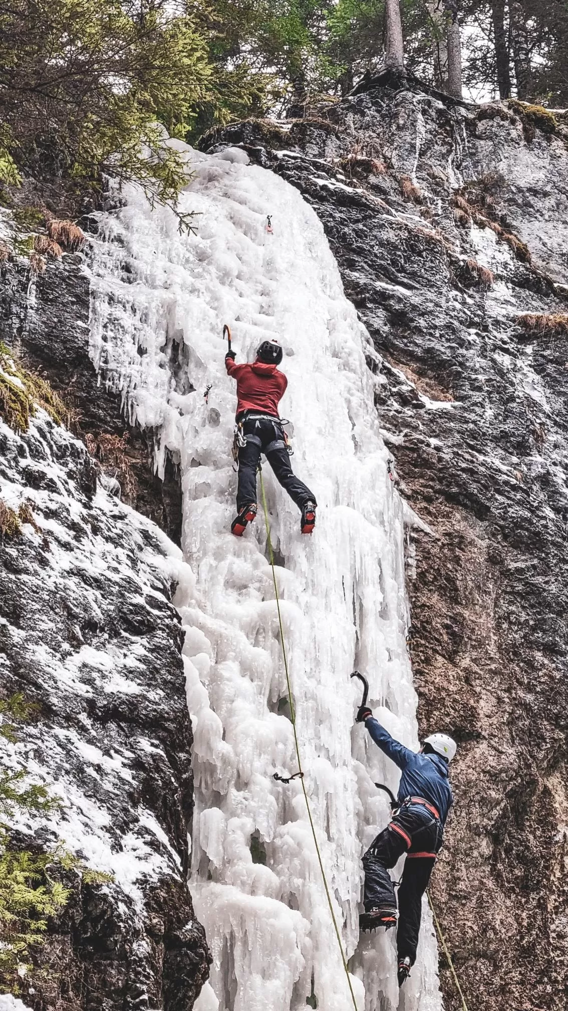 Weekend intensiv de cățărare pe cascade înghețate în Cheile Bicazului, Bucegi sau Făgăraș cu Willy Portik