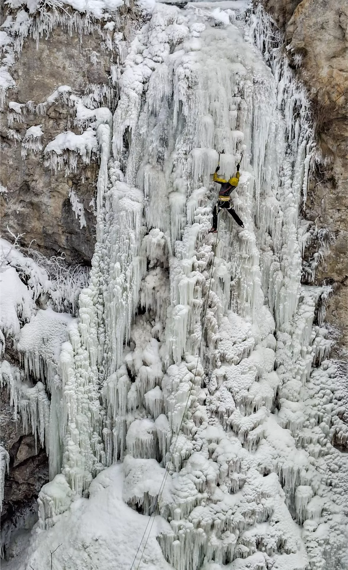Weekend intensiv de cățărare pe cascade înghețate în Cheile Bicazului, Bucegi sau Făgăraș cu Willy Portik