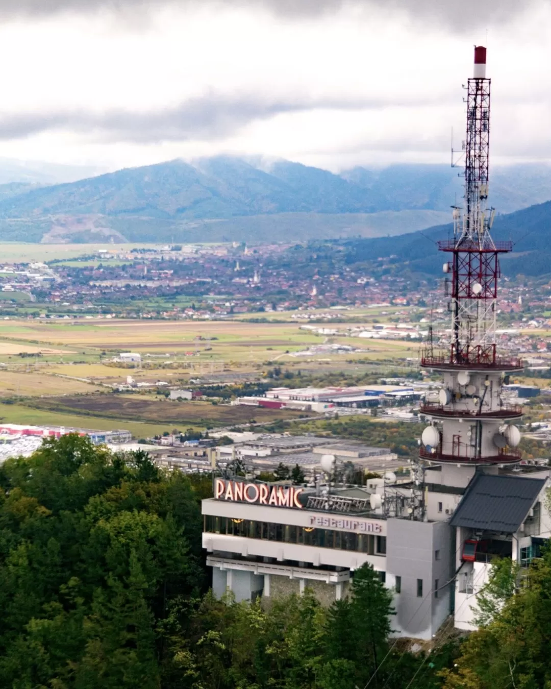 Zbor cu avionul peste Brașov, Poiana Brașov, Râșnov și Castelul Bran - 40 minute