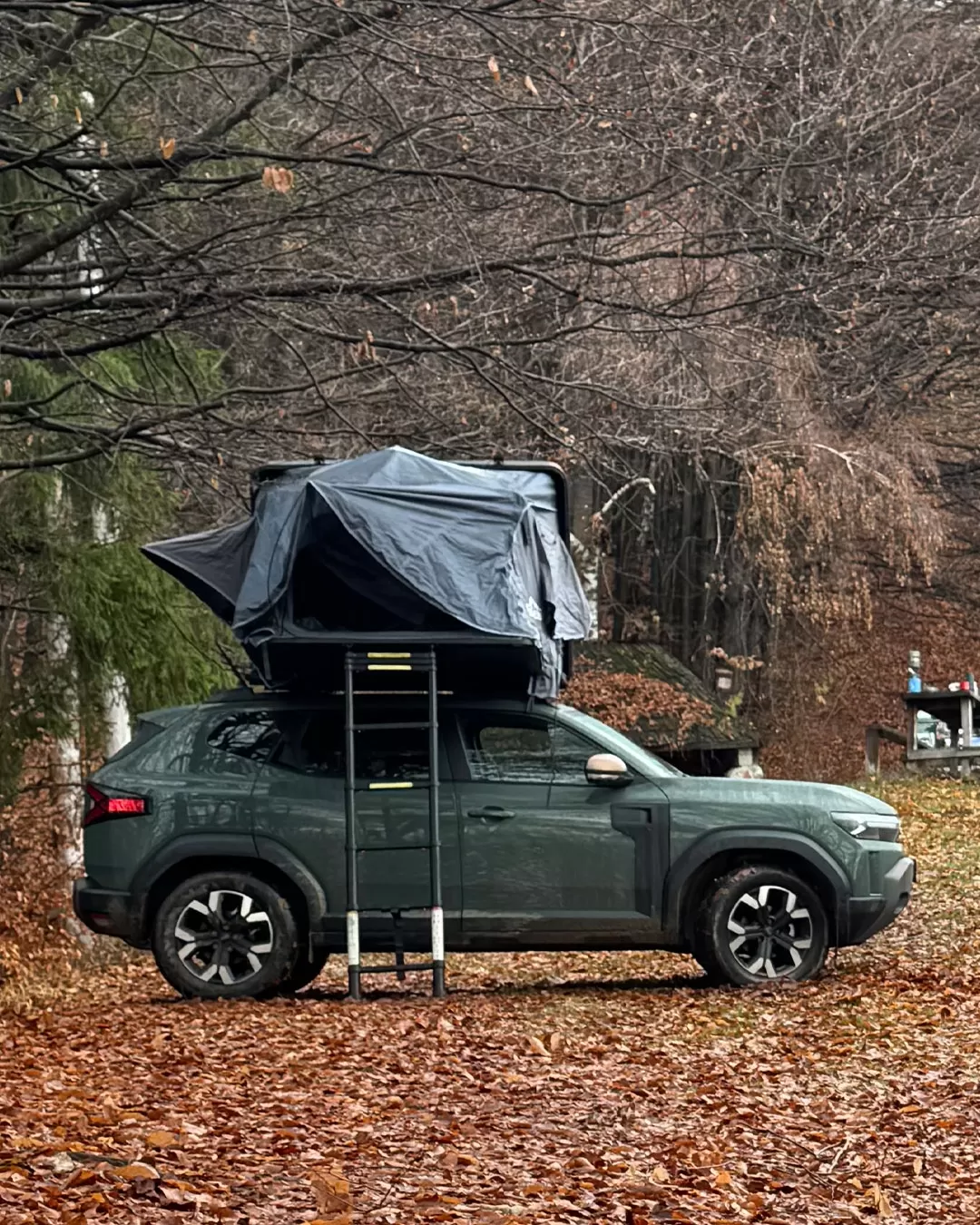 Weekend la munte cu Duster Camper 4x4, cort pe plafon și echipament de camping inclus