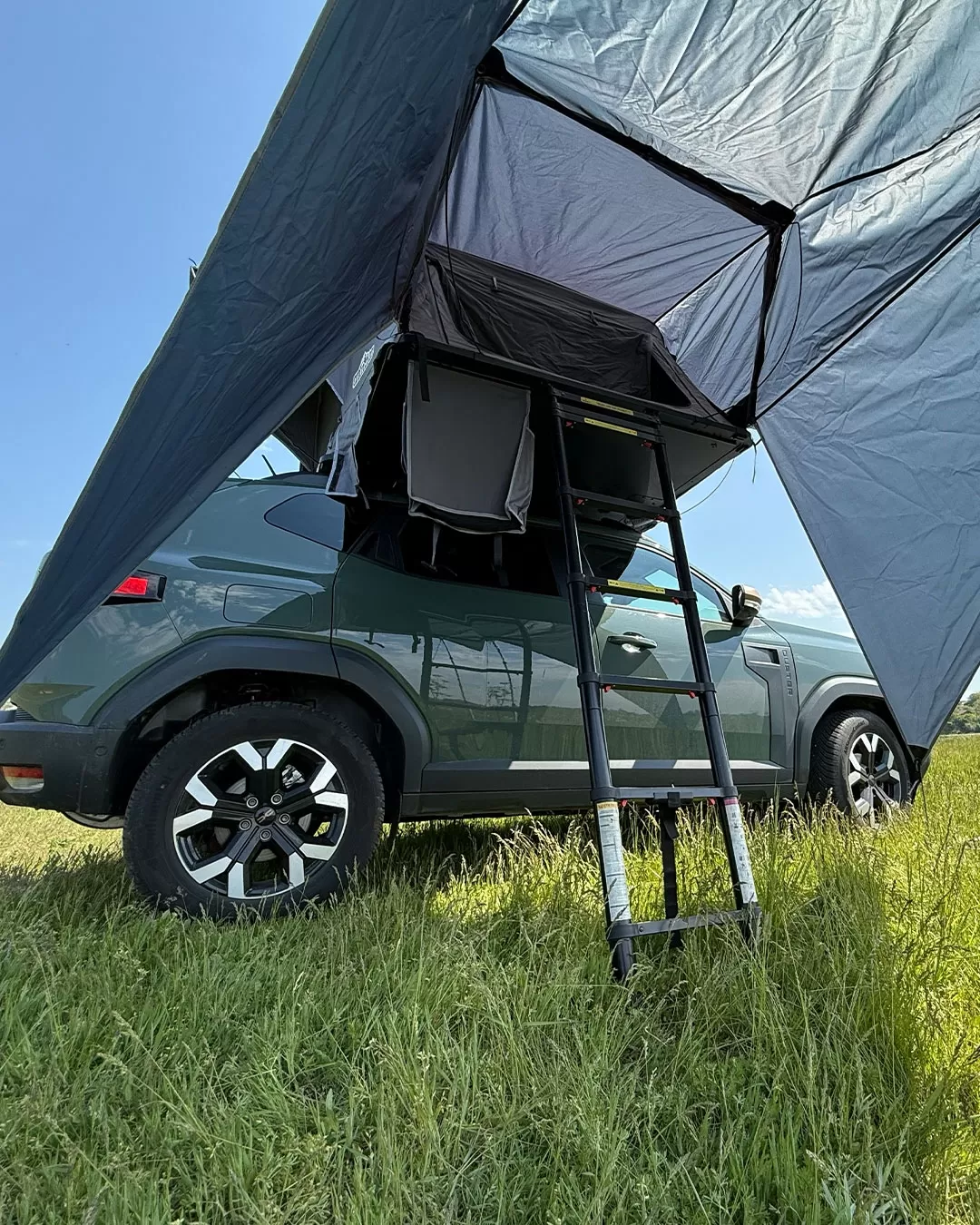Weekend la munte cu Duster Camper 4x4, cort pe plafon și echipament de camping inclus